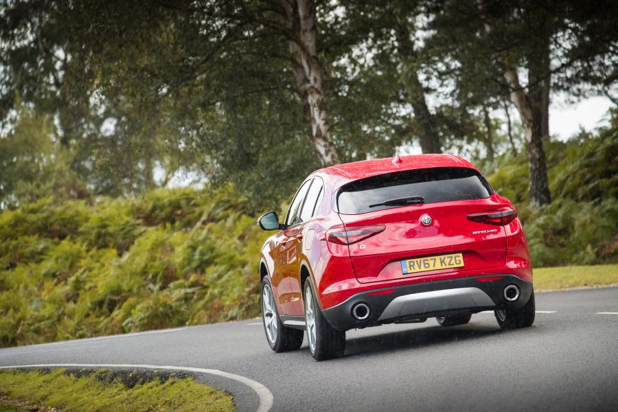  Alfa Romeo Stelvio (949) 2017 года  (UK) (фото 2 из 41)